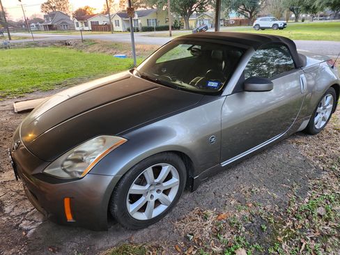Used 2005 Nissan 350Z Touring image 4