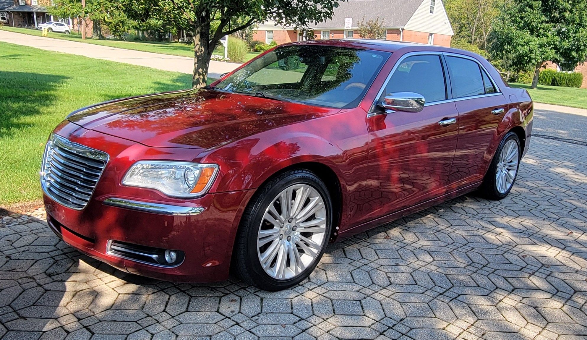Used 2012 Chrysler 300 C RWD image 1