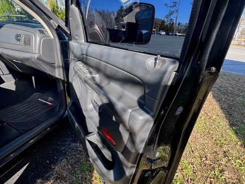 Used 2004 Dodge Ram 3500 Truck SLT w/ Sport Appearance Group image 19