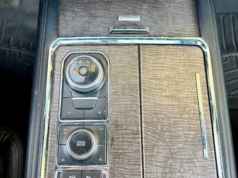 Used 2018 Ford Expedition Limited w/ Equipment Group 302A AWD/4WD image 16