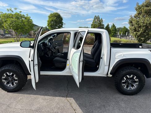 Used 2020 Toyota Tacoma TRD Off-Road AWD/4WD image 18