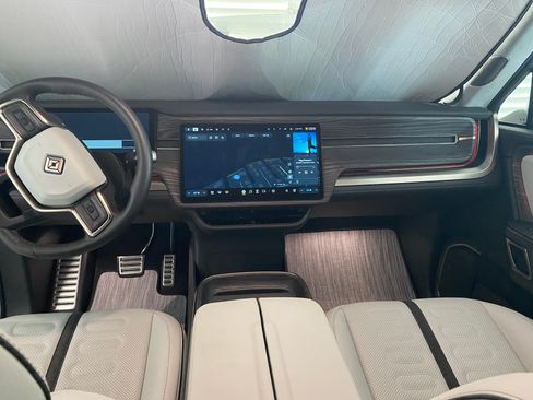 Used 2024 Rivian R1S Adventure image 10