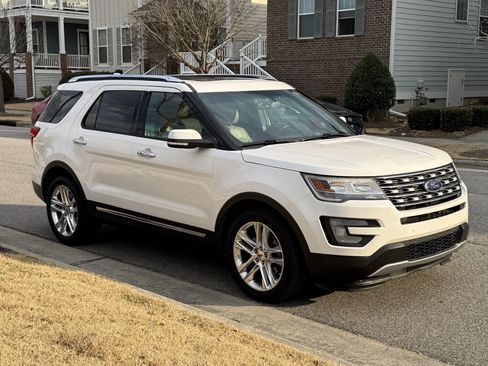 Used 2016 Ford Explorer Limited image 4