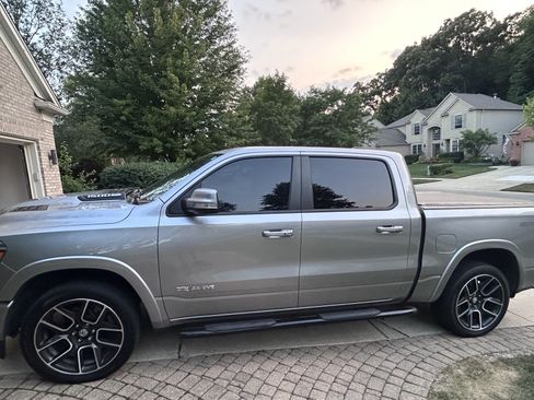 Used 2021 RAM 1500 Laramie AWD/4WD image 1