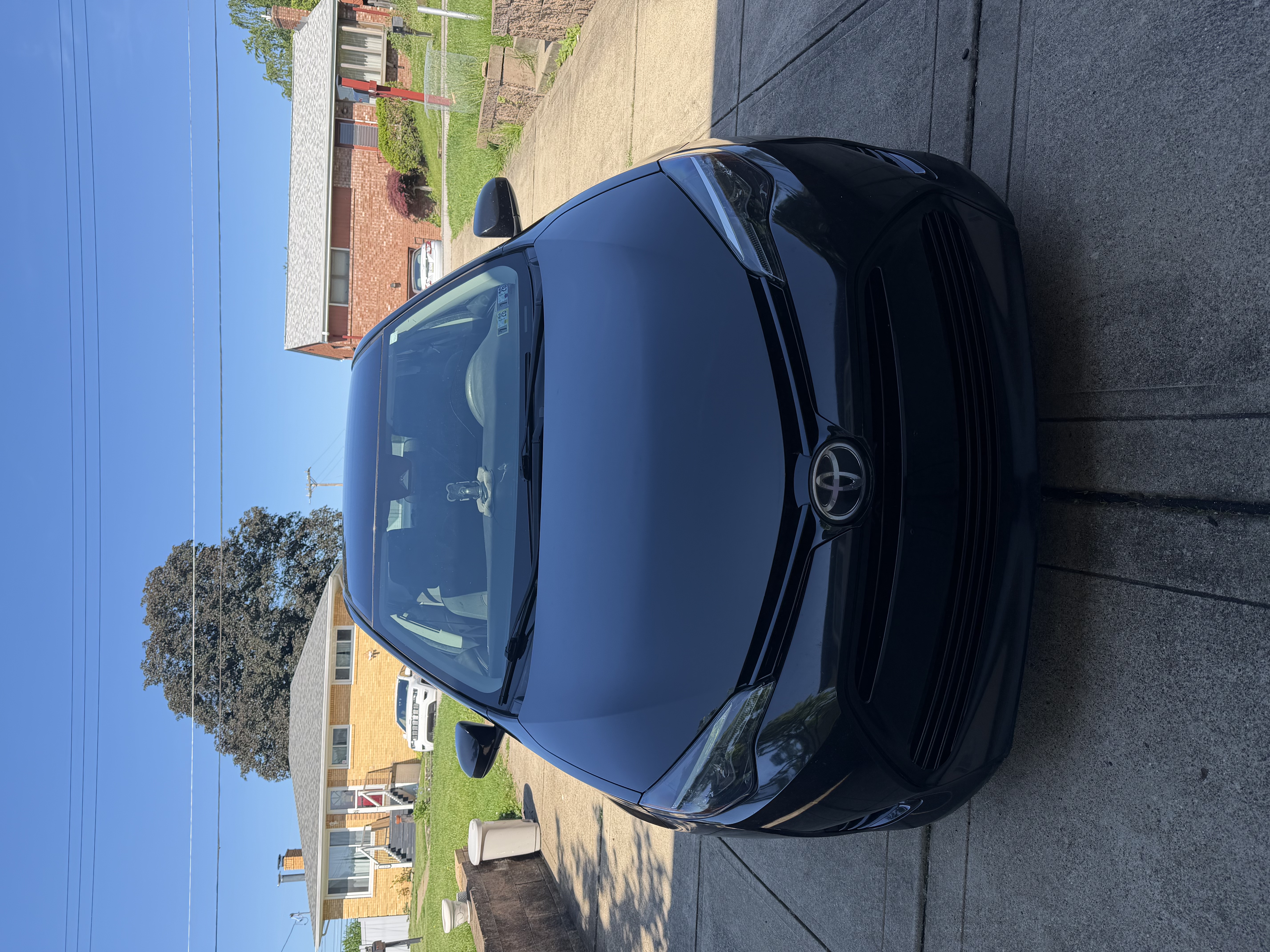 Used 2017 Toyota Corolla LE FWD image 2