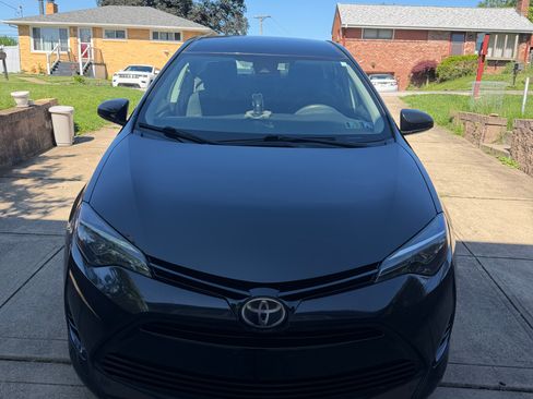 Used 2017 Toyota Corolla LE FWD image 2