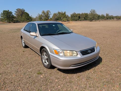 Used 2001 Toyota Camry LE image 2
