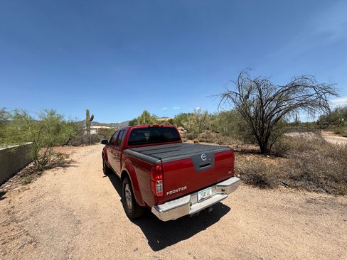 Used 2012 Nissan Frontier SV RWD image 5