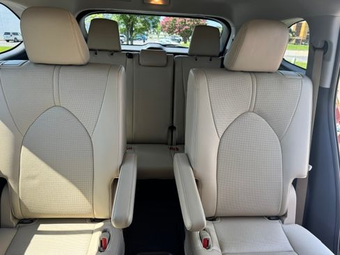 Used 2022 Toyota Highlander Limited AWD/4WD image 18
