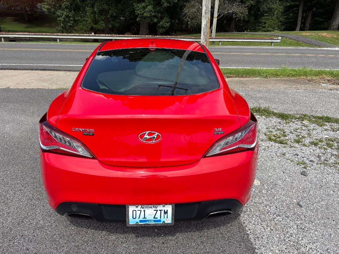 Used 2016 Hyundai Genesis Coupe 3.8 RWD image 8