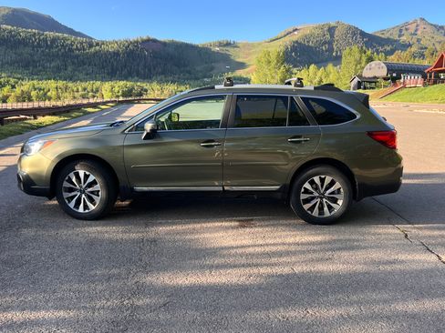 Used 2017 Subaru Outback 3.6R Touring w/ Popular Package #5A AWD/4WD image 5