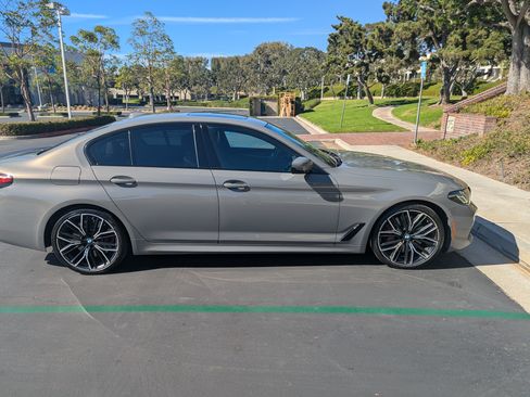 Used 2021 BMW M550i xDrive w/ Premium Package image 4