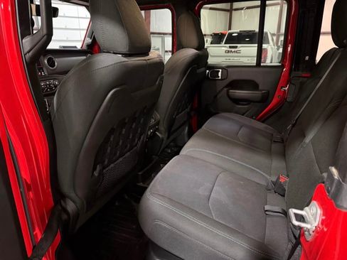 Used 2022 Jeep Wrangler Unlimited Rubicon 4xe w/ Cold Weather Group AWD/4WD image 17