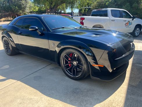Used 2016 Dodge Challenger SRT Hellcat image 19