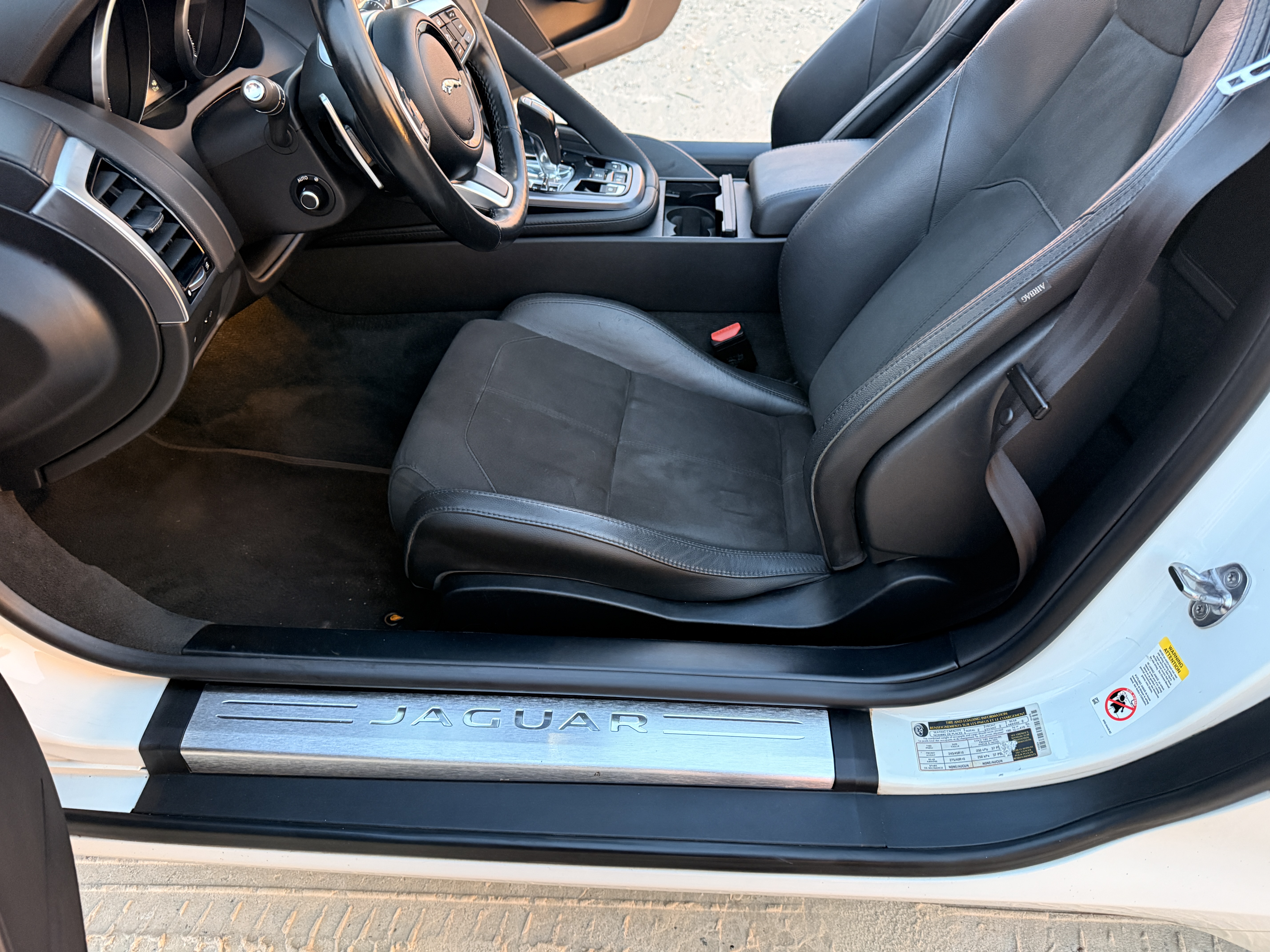 Used 2018 Jaguar F-TYPE Convertible RWD image 29