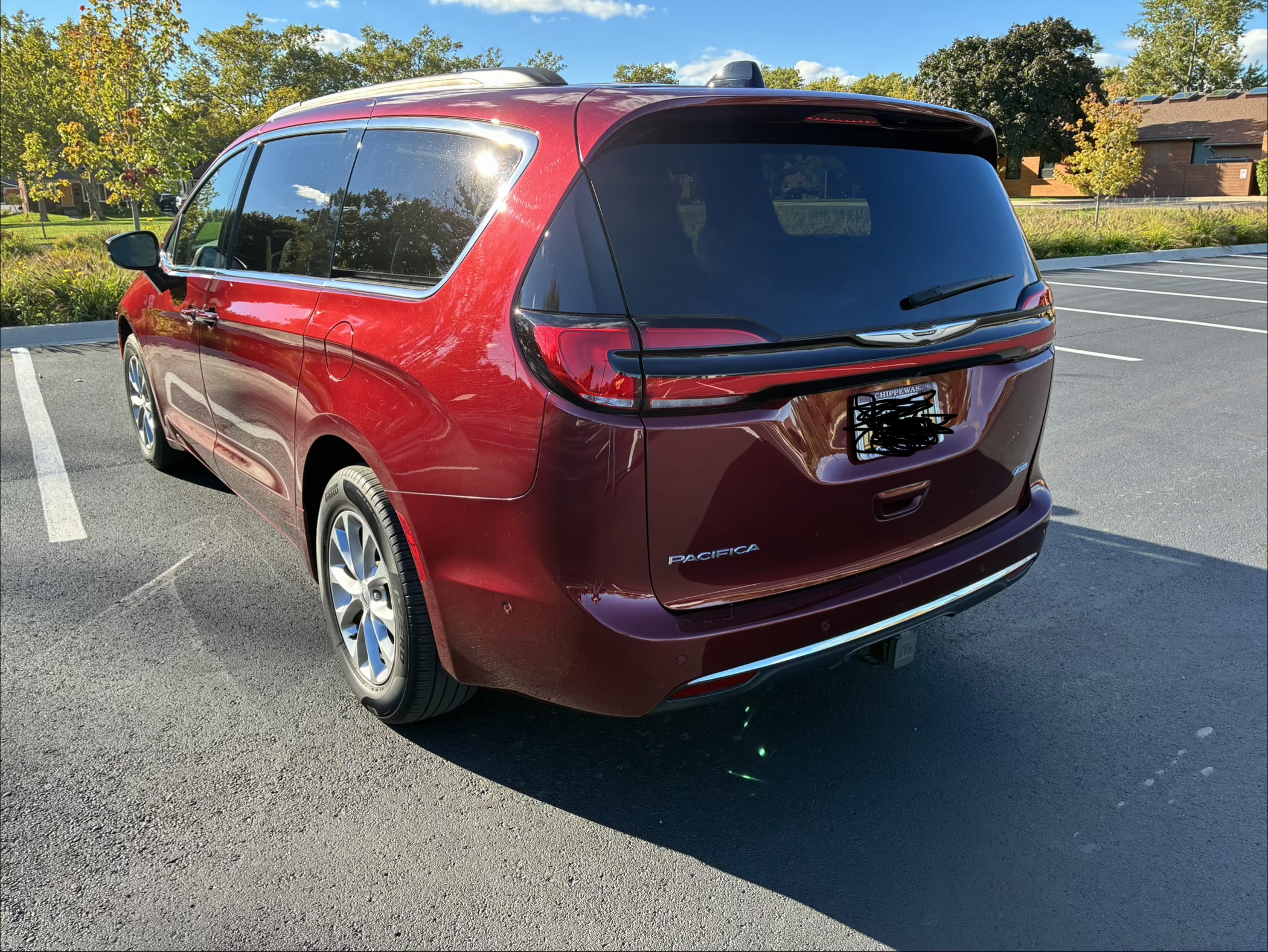Used 2023 Chrysler Pacifica Touring-L w/ Uconnect Theater Family Group AWD/4WD image 5