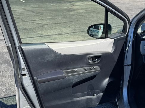 Used 2012 Toyota Yaris LE image 11