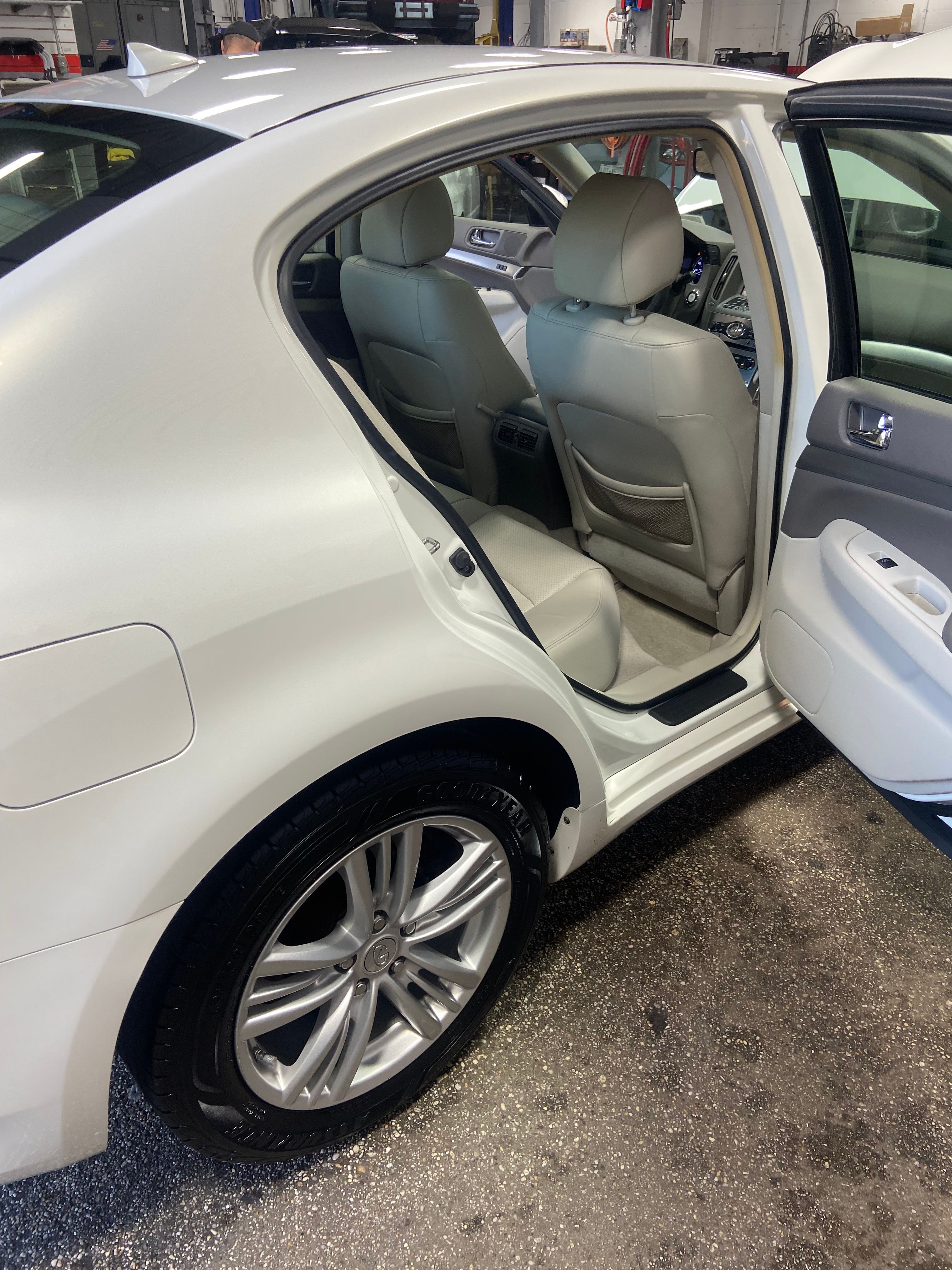 Used 2013 INFINITI G37 x Sedan w/ Premium Pkg AWD/4WD image 2