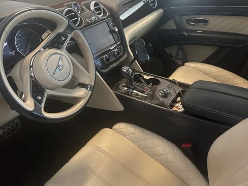Used 2019 Bentley Bentayga image 9