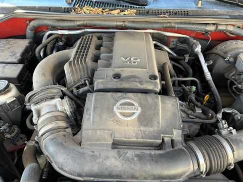 Used 2010 Nissan Frontier SE w/ SE Value Truck Pkg image 12