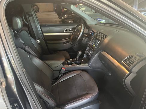 Used 2018 Ford Explorer XLT w/ Equipment Group 202A FWD image 21