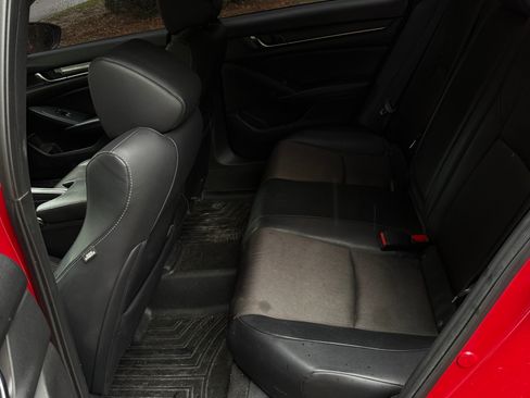 Used 2018 Honda Accord Sport image 10