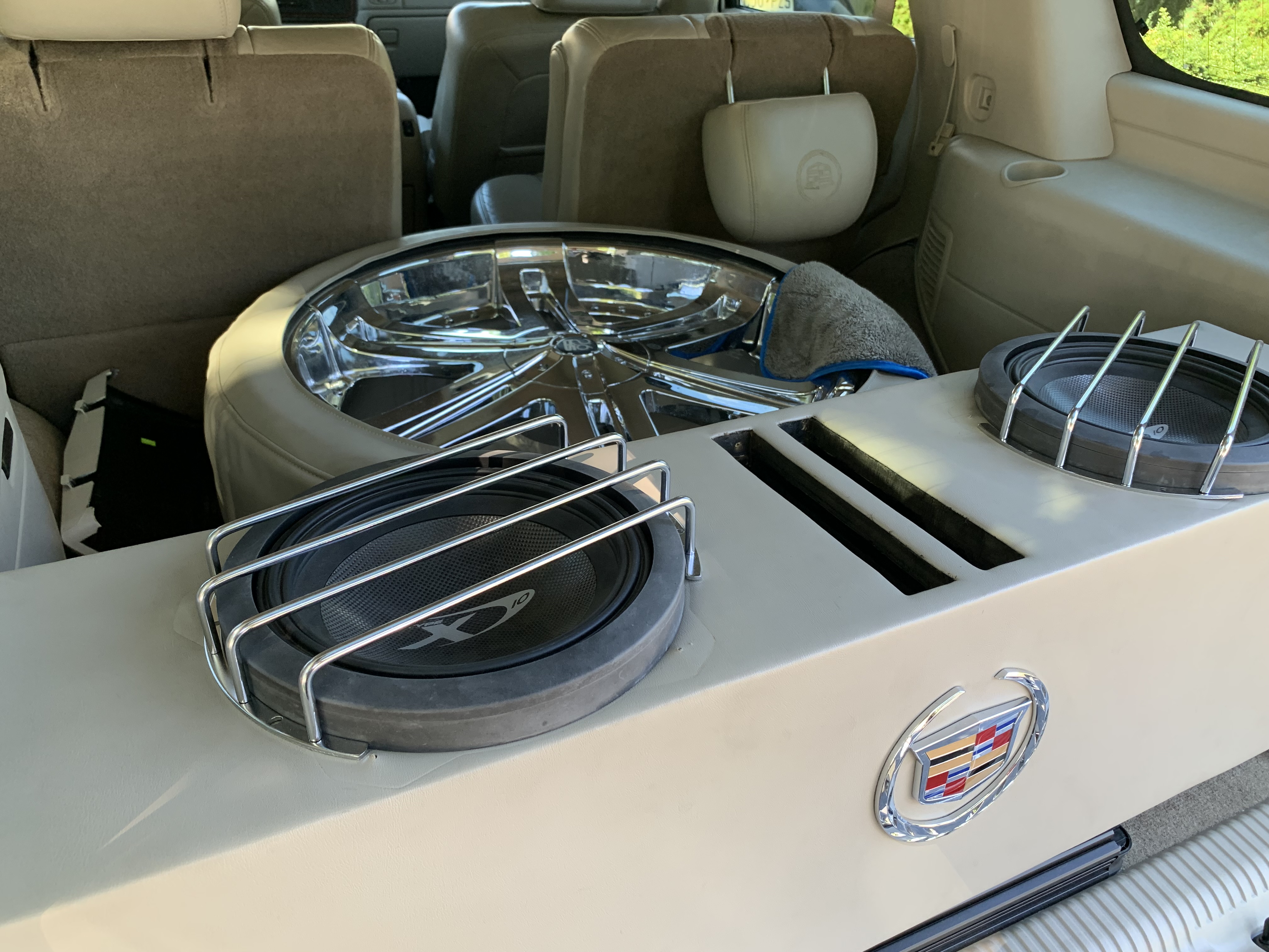 Used 2004 Cadillac Escalade AWD image 16