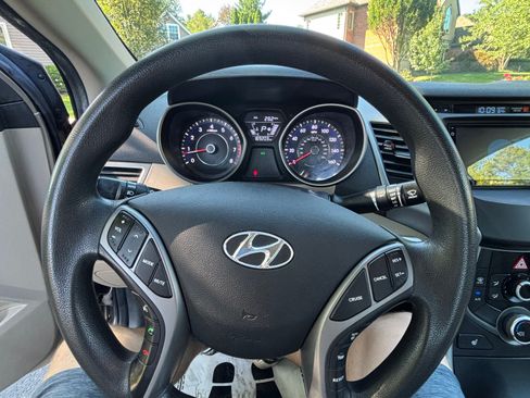 Used 2014 Hyundai Elantra SE w/ Option Group 02 image 11