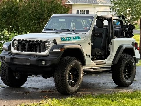 Used 2025 Jeep Wrangler Sport image 13