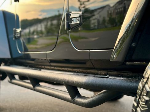 Used 2016 Jeep Wrangler Unlimited Sahara image 6