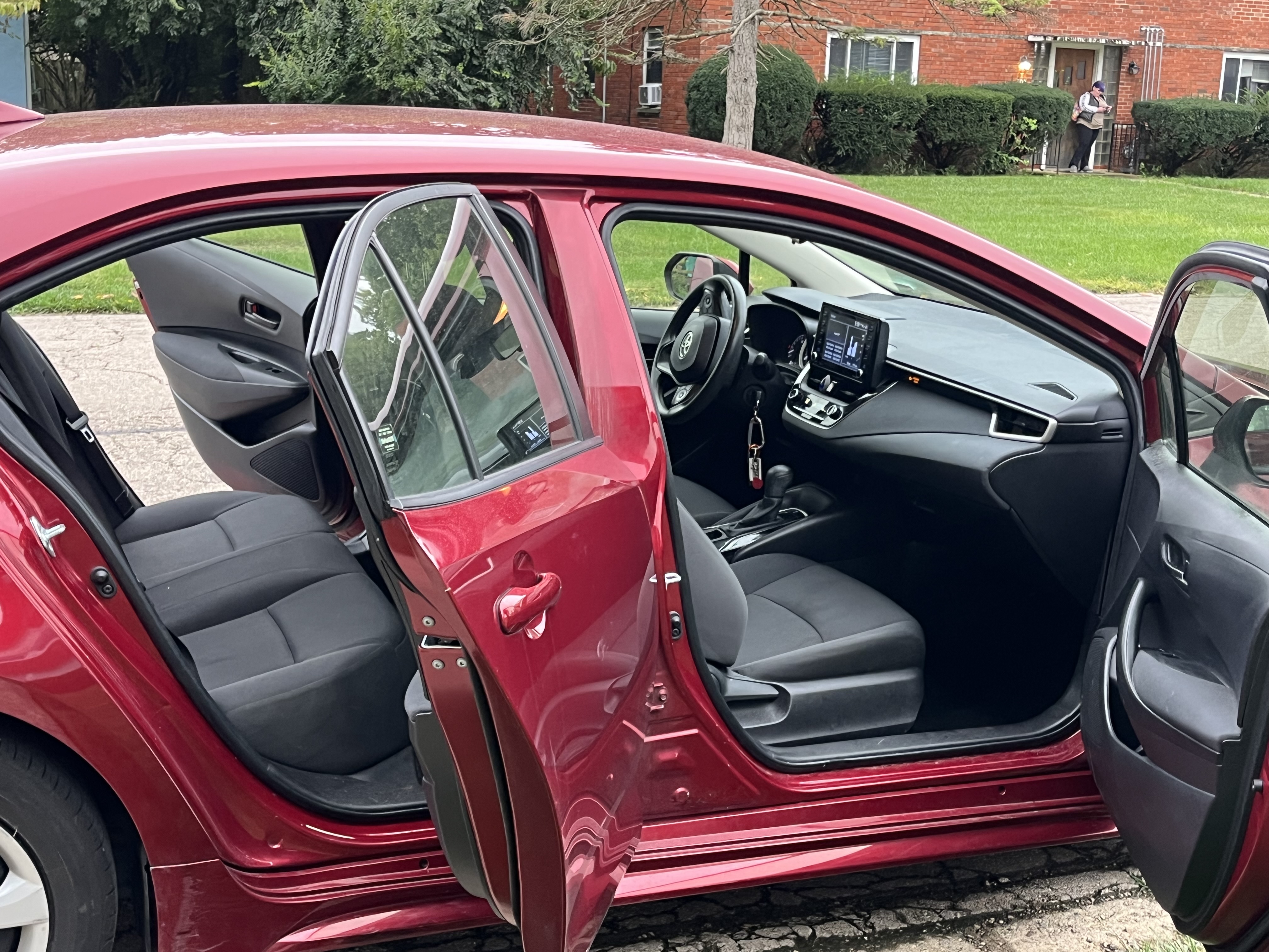 Used 2022 Toyota Corolla LE FWD image 6