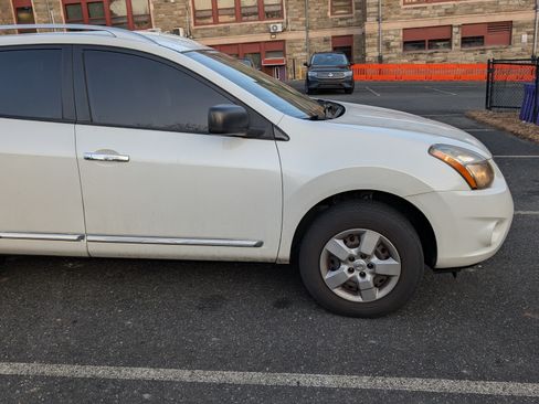 Used 2015 Nissan Rogue S w/ Convenience Package image 2