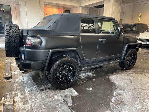 Used 2014 Toyota FJ Cruiser Sport Utility 2D image 8