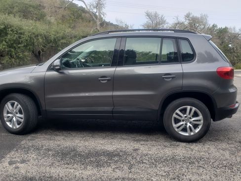 Used 2015 Volkswagen Tiguan S image 10