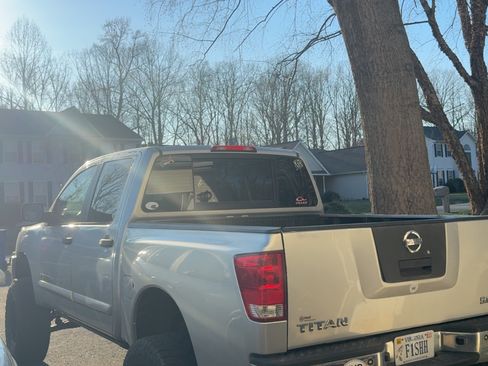 Used 2009 Nissan Titan SE w/ SE Drivers Convenience Pkg image 4