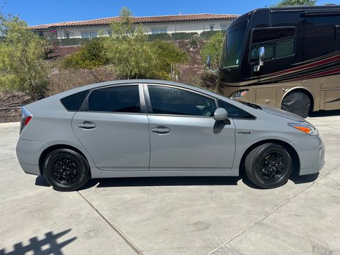 Used 2015 Toyota Prius Two FWD image 5