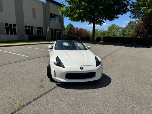 Used 2015 Nissan 370Z Touring image 1