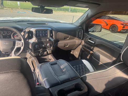 Used 2019 Chevrolet Silverado 1500 LT Trail Boss AWD/4WD image 12