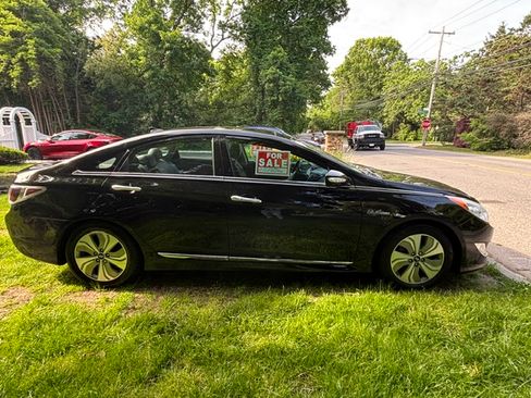 Used 2015 Hyundai Sonata Limited w/ Option Group 02 FWD image 2