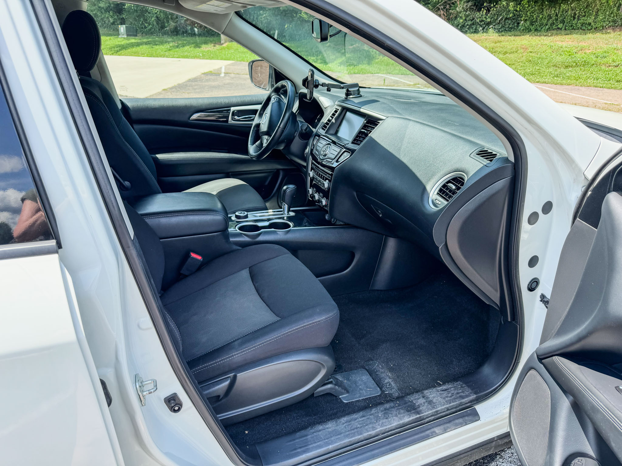 Used 2020 Nissan Pathfinder SV AWD/4WD image 6