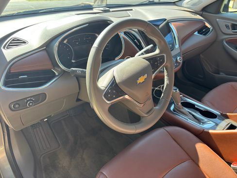 Used 2017 Chevrolet Malibu LT w/ Leather Package FWD image 11