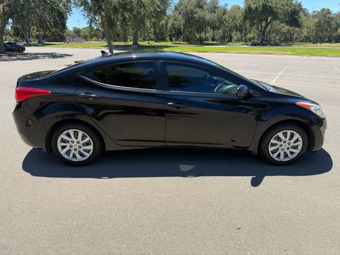 Used 2012 Hyundai Elantra GLS FWD image 9