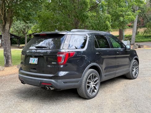 Used 2019 Ford Explorer Sport AWD/4WD image 9