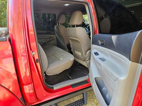 Used 2013 Toyota Tacoma PreRunner w/ SR5 Pkg image 14