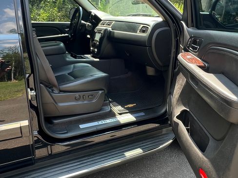 Used 2014 Chevrolet Tahoe LTZ AWD/4WD image 9
