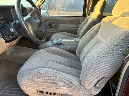 Used 1999 Chevrolet Tahoe 4WD 2-Door w/ Preferred Equipment Group image 8