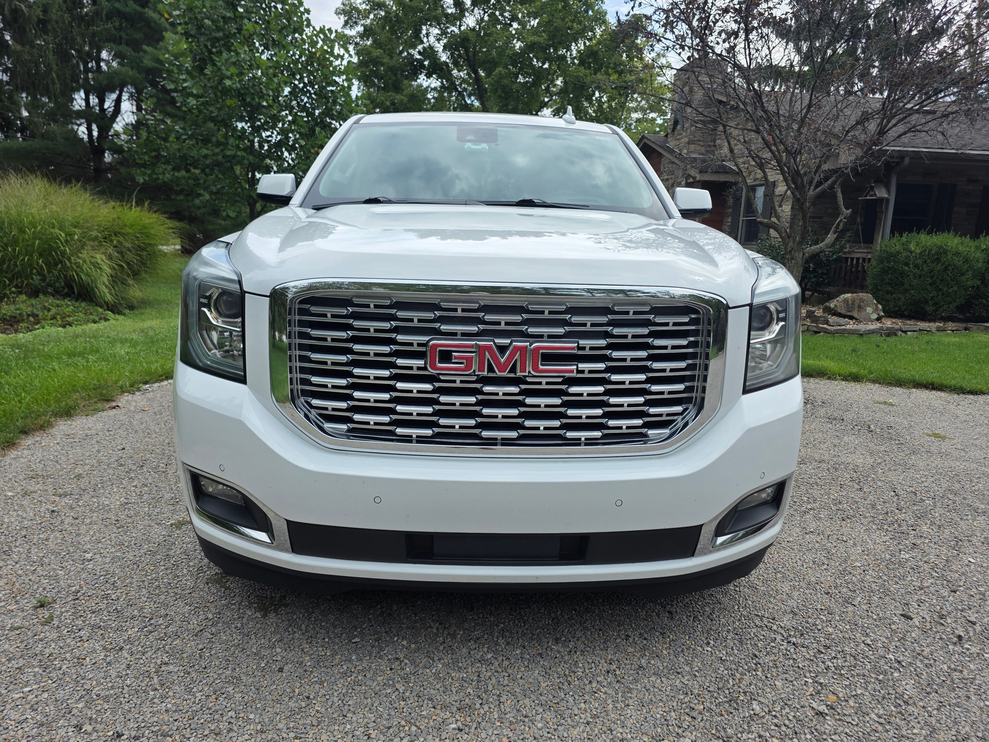 Used 2020 GMC Yukon Denali w/ Denali Premium Package AWD/4WD image 4