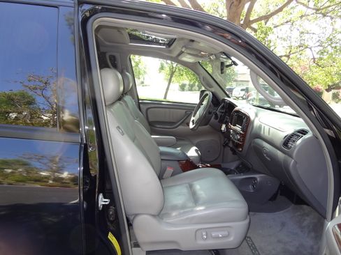Used 2006 Toyota Sequoia Limited image 21