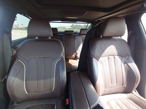 Used 2019 BMW 530e xDrive w/ Premium Package image 30