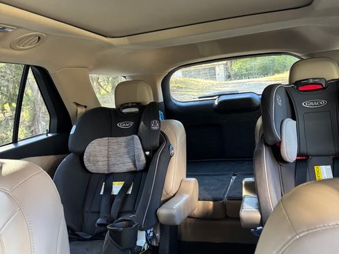 Used 2022 Ford Explorer XLT w/ Equipment Group 202A image 2